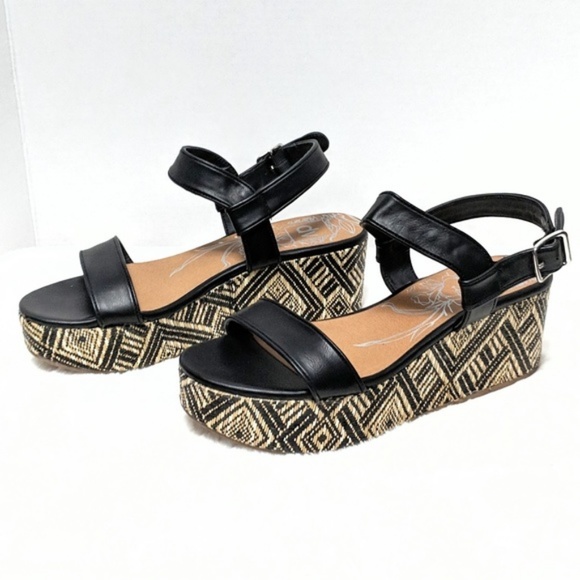 DV by Dolce Vita Black Wedges - Picture 1 of 8